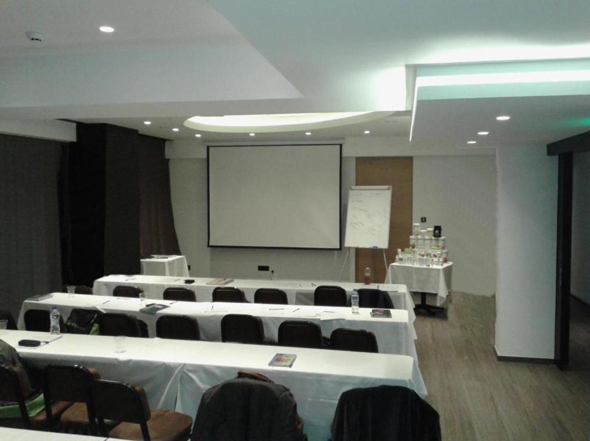 Adonis City Hotel พาทรา ภายนอก รูปภาพ
