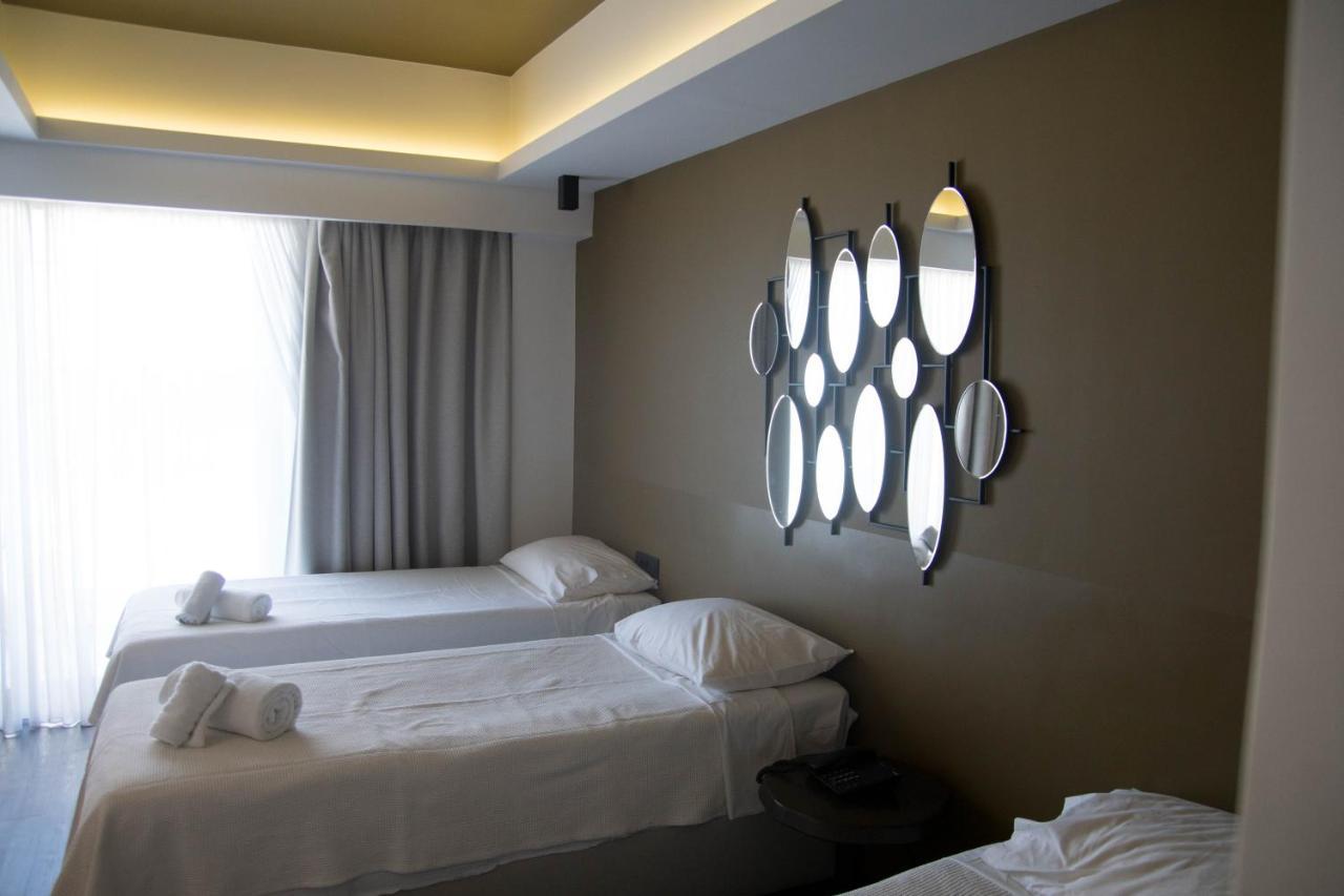 Adonis City Hotel พาทรา ภายนอก รูปภาพ