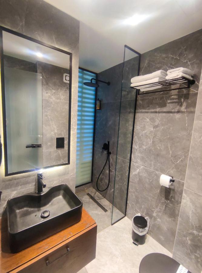 Adonis City Hotel พาทรา ภายนอก รูปภาพ