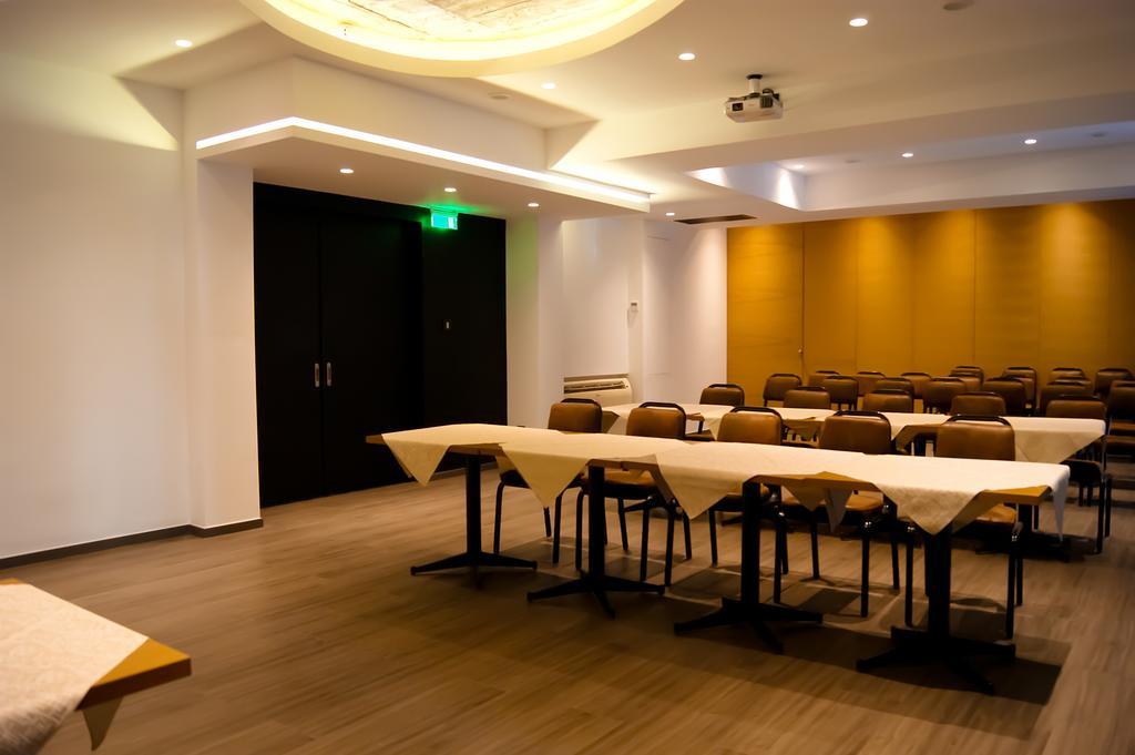 Adonis City Hotel พาทรา ภายนอก รูปภาพ