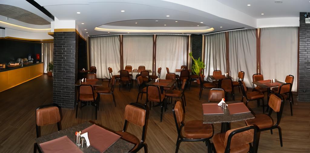 Adonis City Hotel พาทรา ภายนอก รูปภาพ
