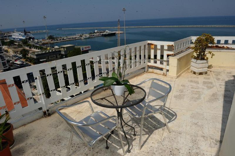 Adonis City Hotel พาทรา ภายนอก รูปภาพ